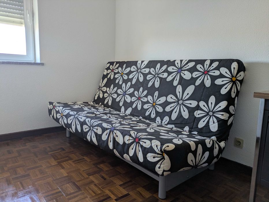 Sofá cama confortável e em bom estado