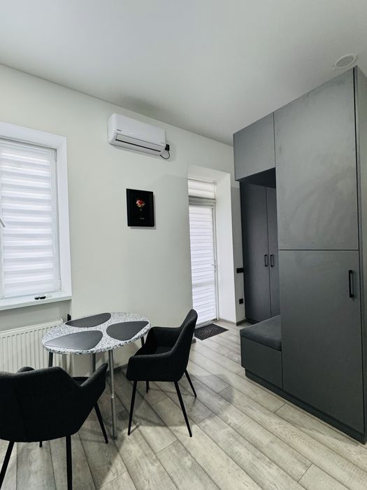 Світло є, безперебійне  живлення. Оренда, подобово. Центр.