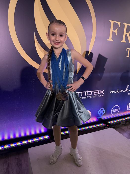 Продам сукню бейсик р 122-128