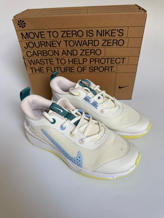 Nowe sneakersy Nike Omni Multi-Court GS białe beżowe 35,5