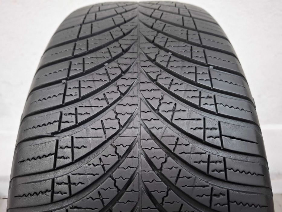 1x 235/55R18 Goodyear Vector 4seasons G3 6,1mm 25r.