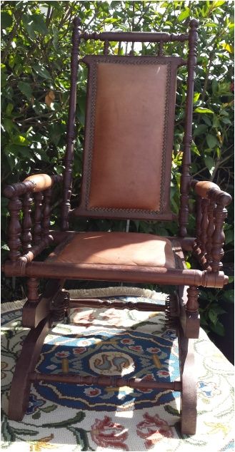 Cadeira de baloiço em pele e madeira de jambire