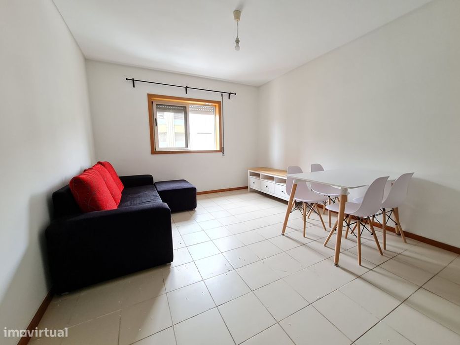 Apartamento Mobilado e Equipado em Tenões