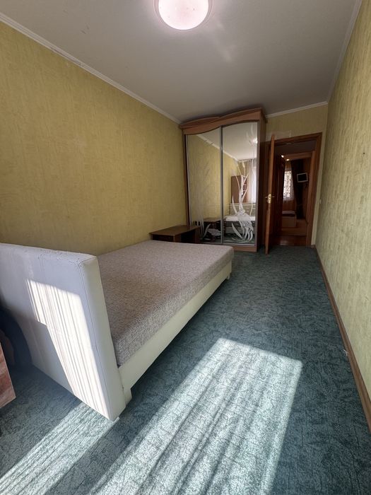 Продам 3 к.квартира метро Палац спорту