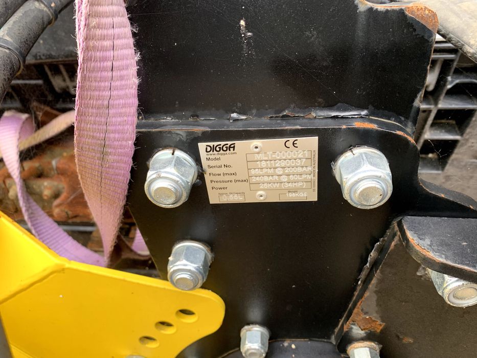 Trincheira  com maquina DIGGA Bobcat Kubota