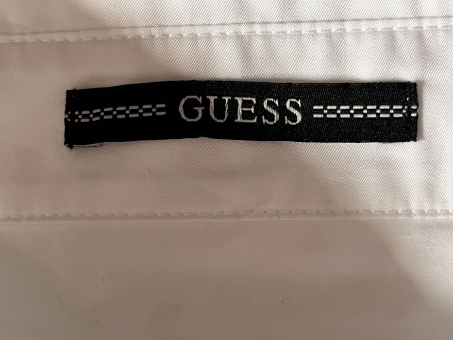 Camisa branca com nó Guess L nova