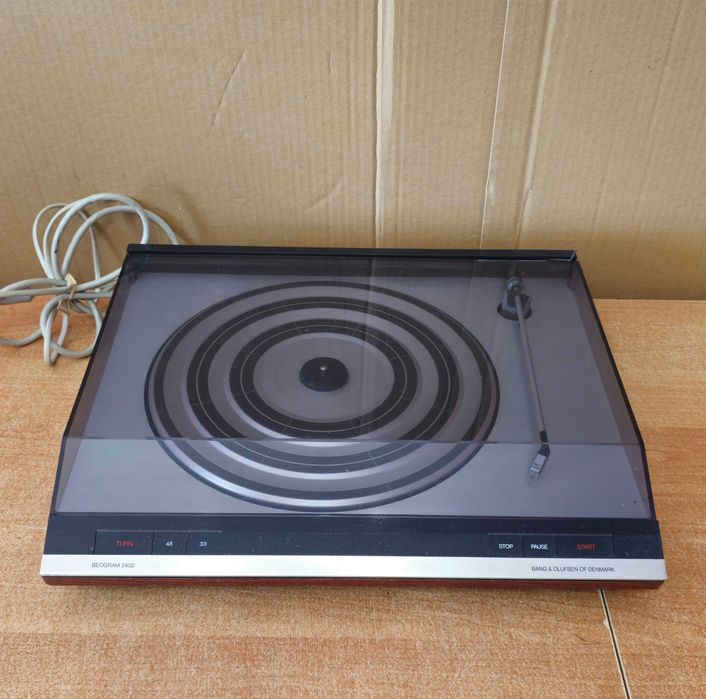Gramofon Bang Olufsen Beogram 2402