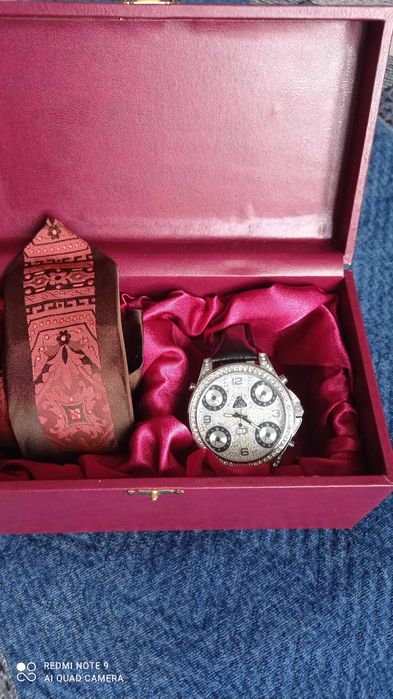 Чоловічий годинник диаметр 5 см. в подарунковому наборі