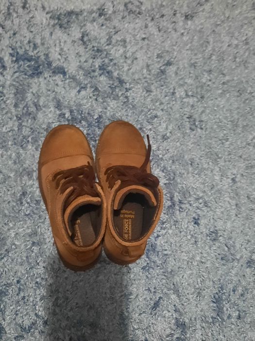 Botas castanhas criança