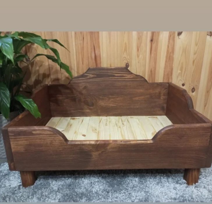 Дерев'яний лежак для собак. Лежанка для собак. Лежанка для тварин.