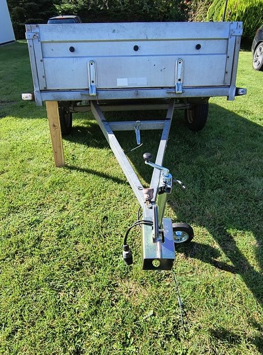 Przyczepa lekka Blyss uchylna burta.