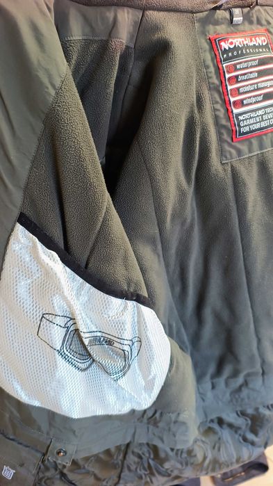 Продам жіночу лижну куртку БВ в гарному стані