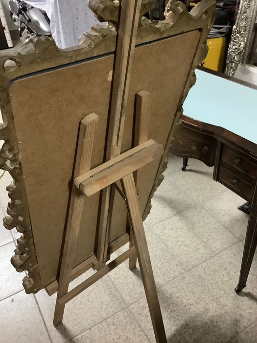 Espelho com frame trabalhado em gold