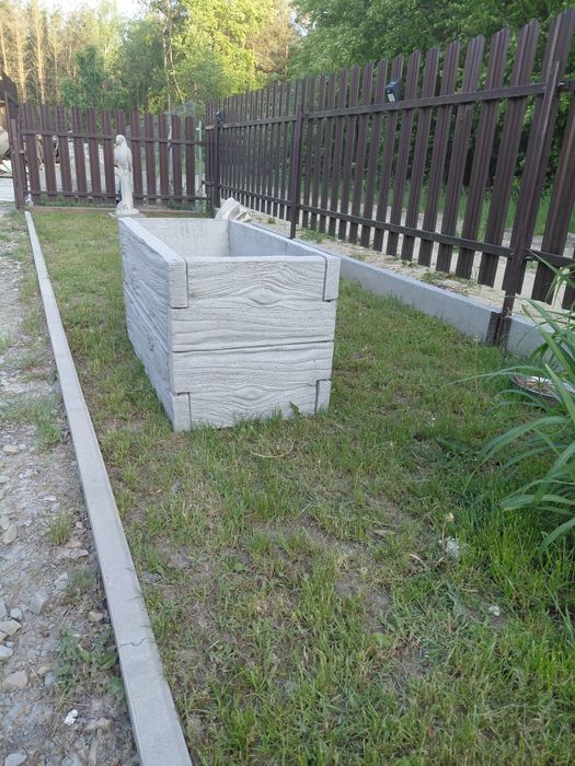 Warzywniak, kompostownik, grządka, donica betonowa