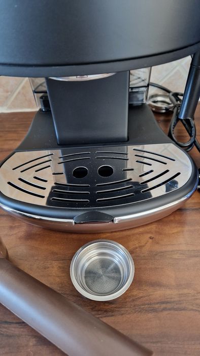 Ekspres Kolbowy ciśnieniowy Prezent De'Longhi Icona Vintage czarny