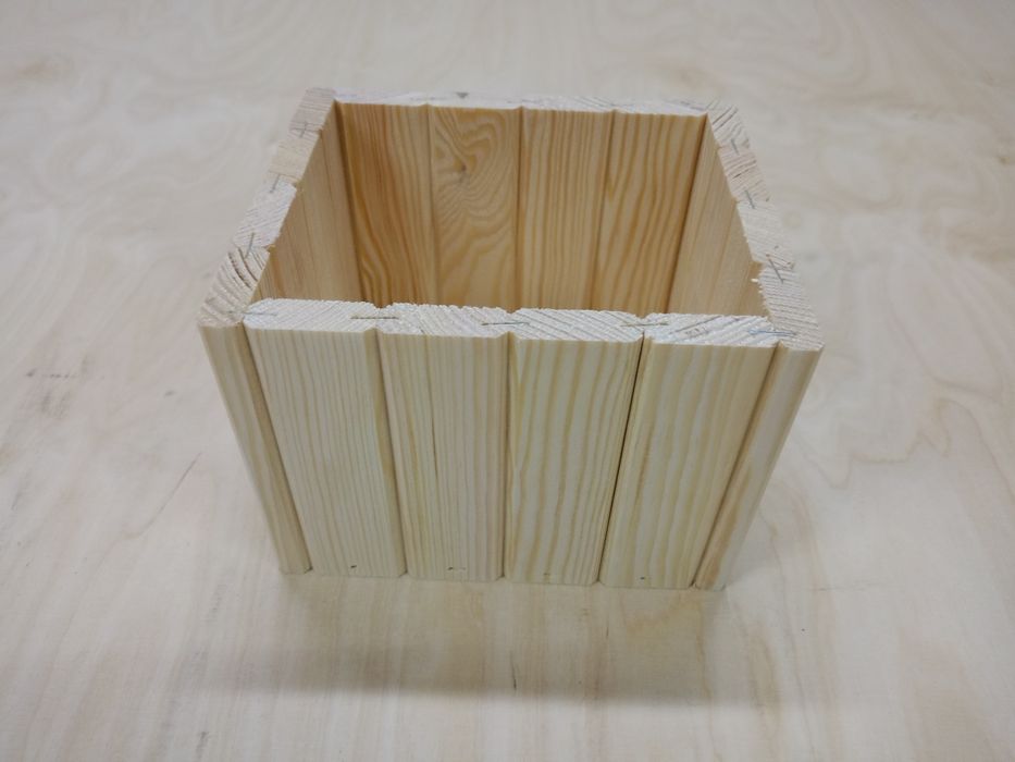 Skrzynka drewniana ozdobna stroik