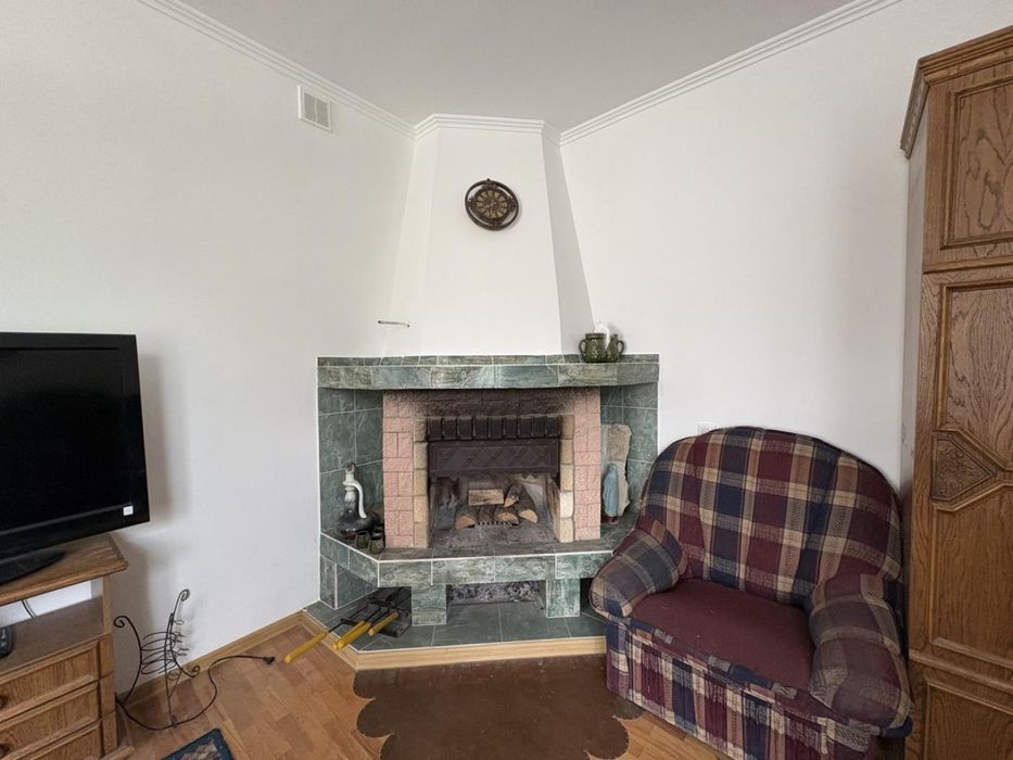 Продаж будинку з ремонтом та меблями в м.Золочів