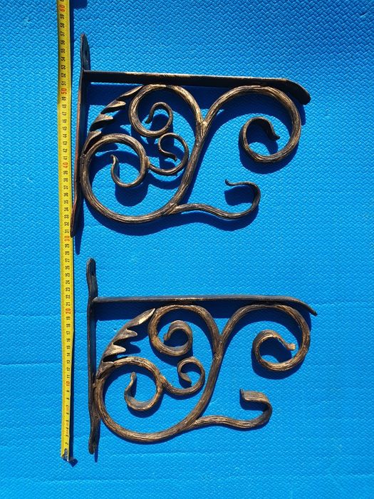 Кованные упоры для полки