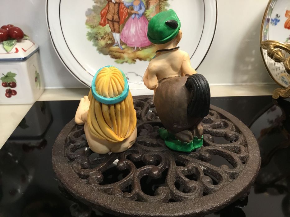 Duas estatuetas colecionáveis ​​italianas vintage  Virgem e Sagitário