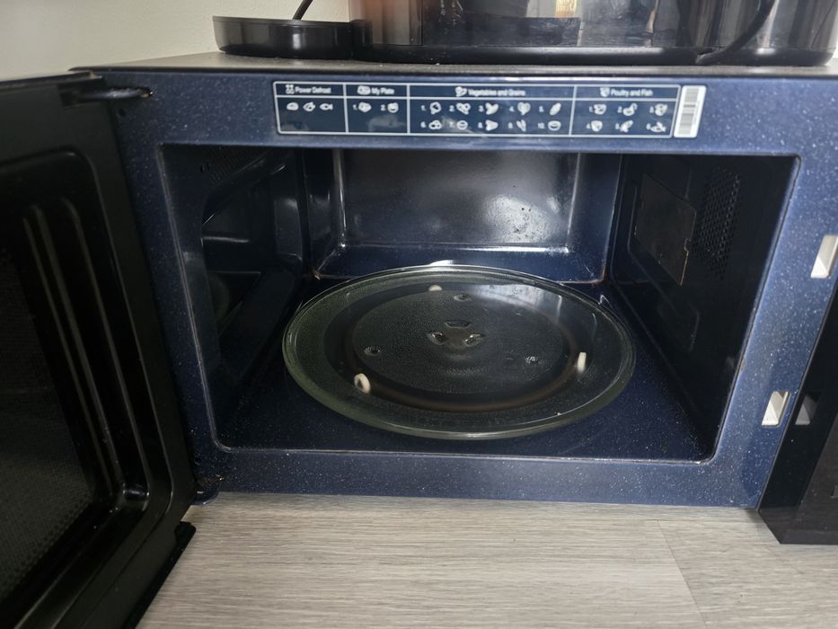 Microondas preto Samsung