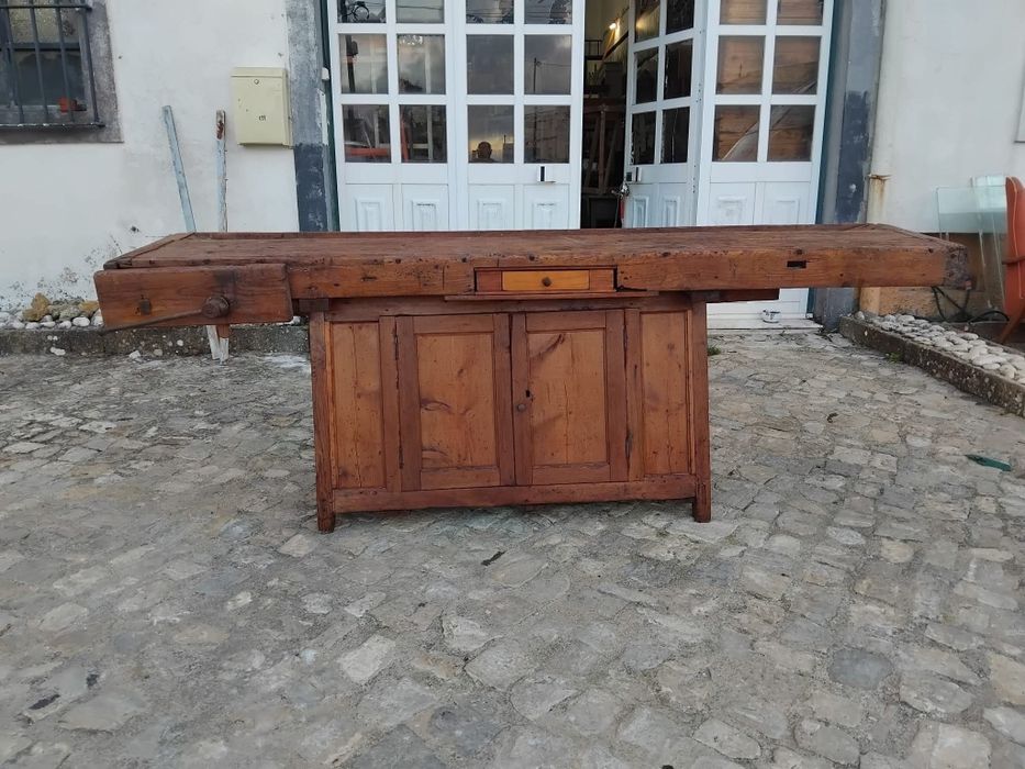 Antigo banco de carpinteiro