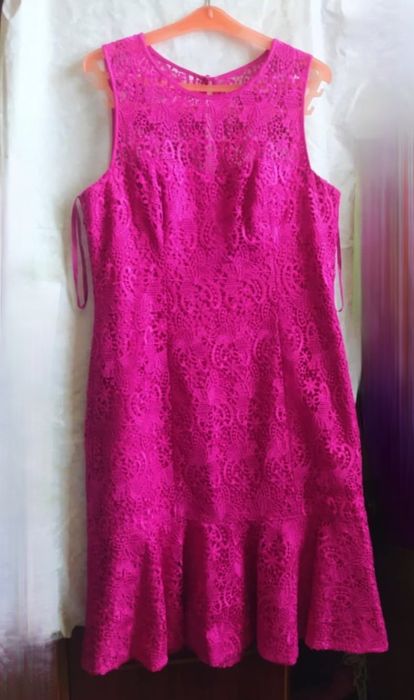Стильна яскрава  ажурна сукня скраво рожева