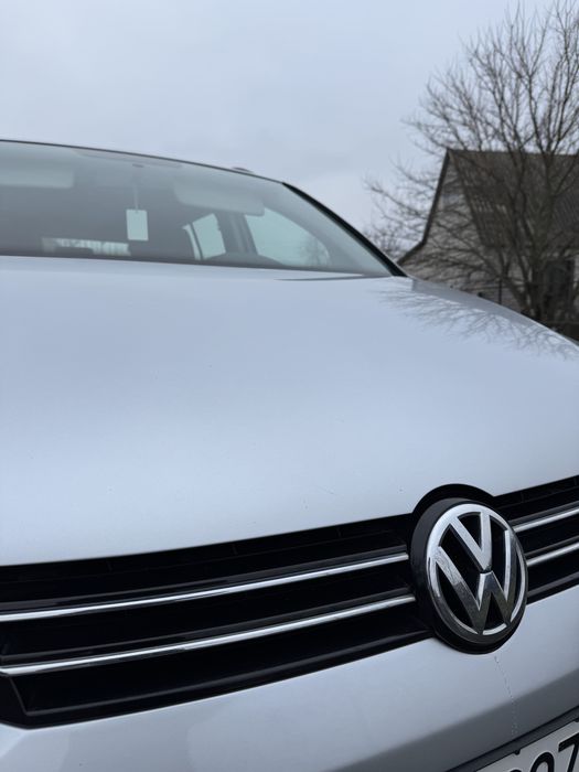 Volkswagen Touran 2011 рік