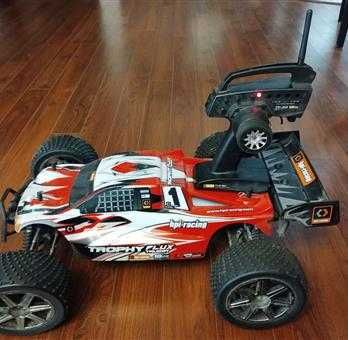 Samochód TRAXAS elektryczny.