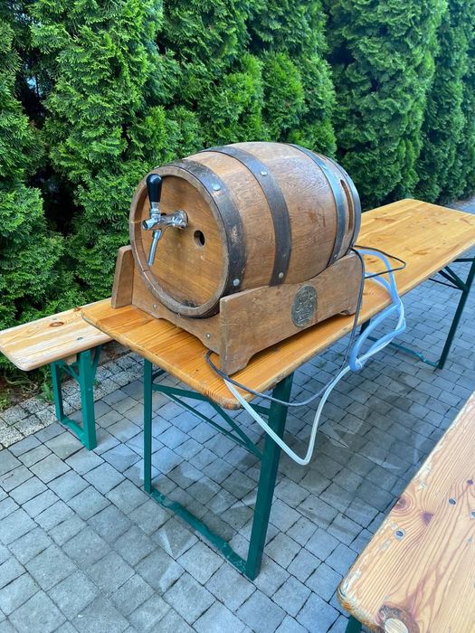 Zestaw biesiadny ,ławka,stół,parasol,zestaw imprezowy.nalewak do piwa