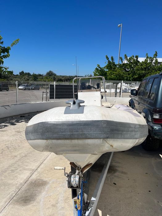 Semi-rígido Valiant 4,50 m – Mariner 40 HP | 7.500€ Negociáveis