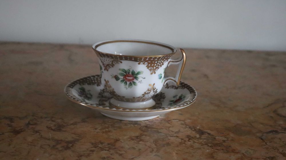 Porcelana da Vista Alegre - Chávena de chá pintada á mão