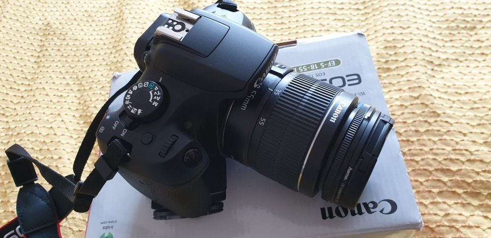 Фотокамера Canon 1300D