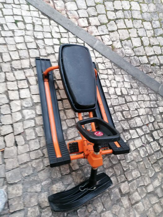 Carrinho de neve antigo