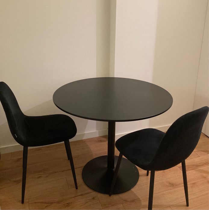 Mesa de jantar com cadeiras