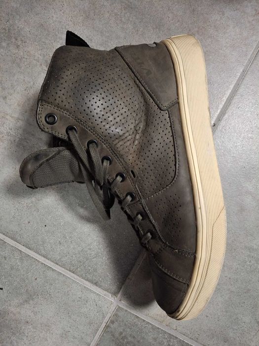 Botas Revit Arrow
