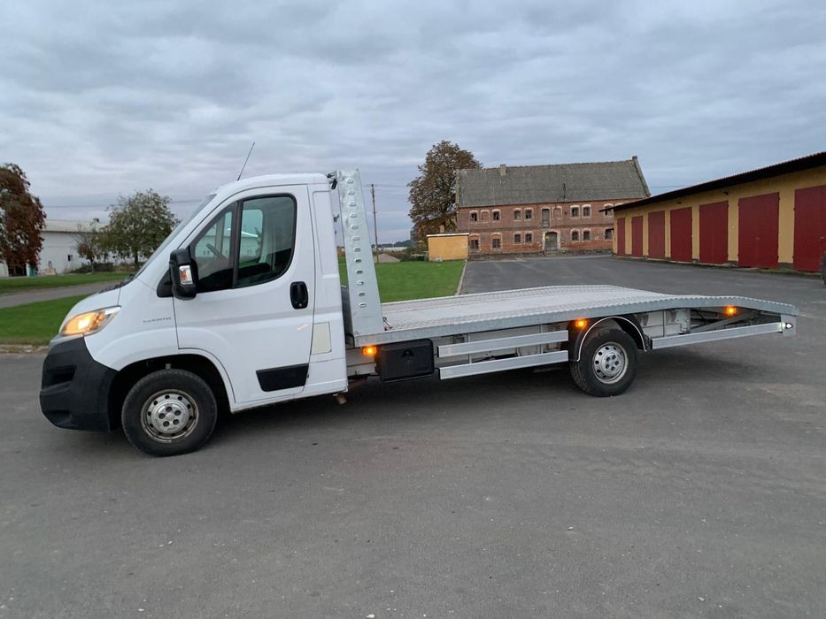 Auto laweta zabudowa najazd Renault Mercedes Iveco Fiat