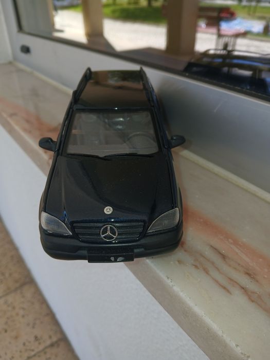 Mercedes benz escala 1.24