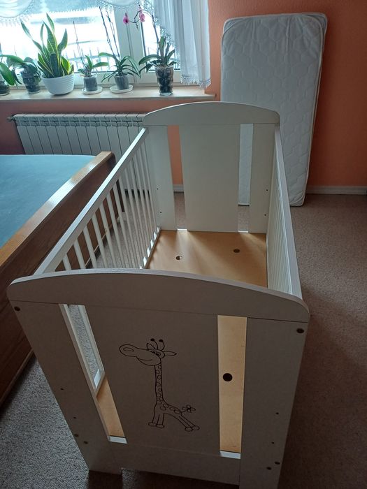 Łóżeczko, łóżko dziecięce 120x60, materac, nakładka.