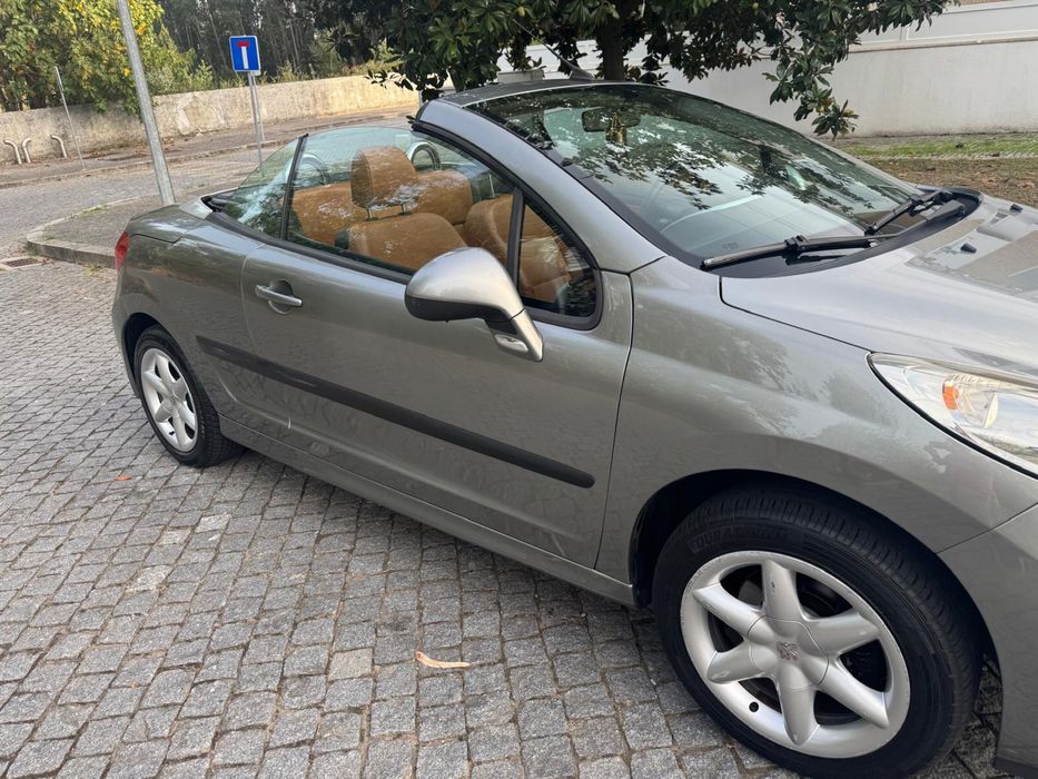 Peugeot 207 CC em bom estado