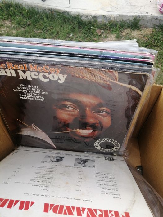 Various records and various prices.425129908644751362