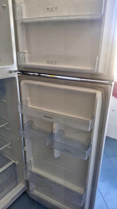 Vebdo Frigorifico Hisense   A+  excelente estado. Motivo mudança.