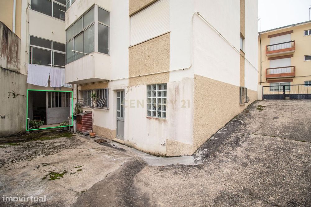 Garagem com 98,5 m² em Buarcos – Espaço Independente e Privativo