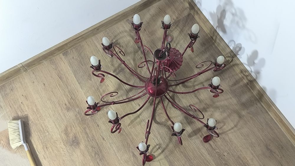 Żyrandol 12-ramienny metalowy – bordowy / wiśniowy, styl klasyczny