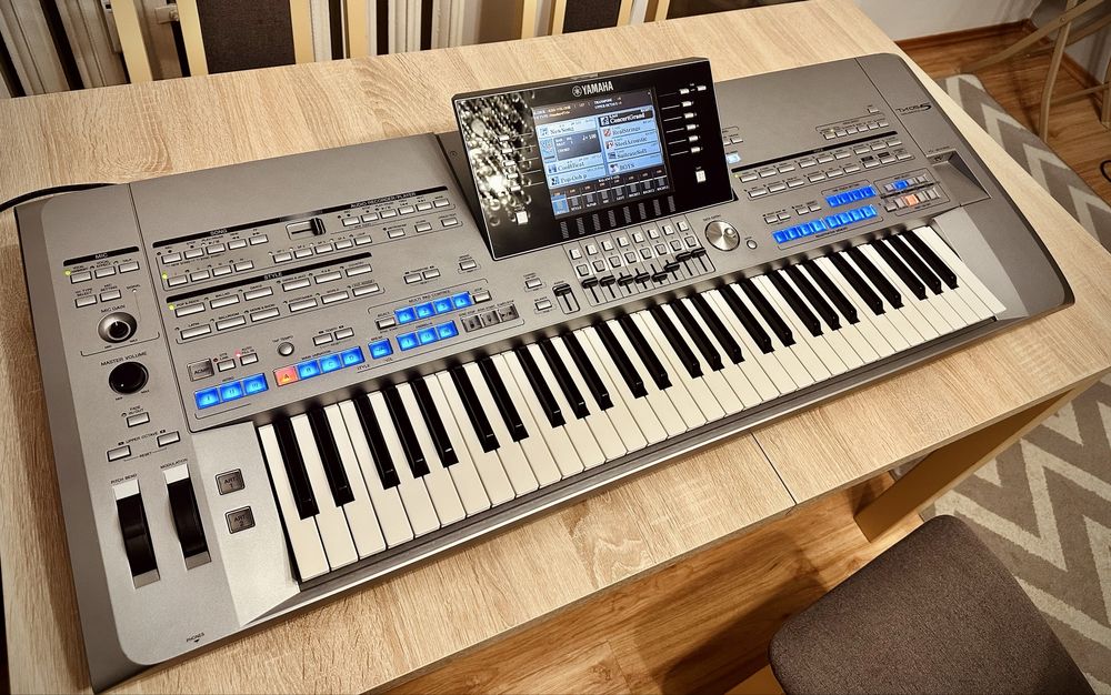 Yamaha Tyros 5 + Case + statyw