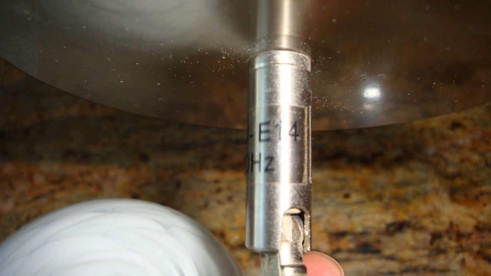 delikatny kinkiet ścienny