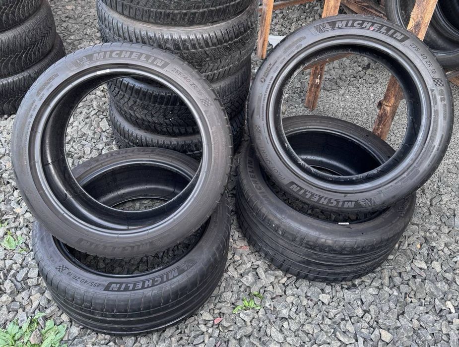 Різноширокі шини  275 40 ZR19 105Y + 255 40 ZR19 100Y Michelin Pilot Sport 4s
