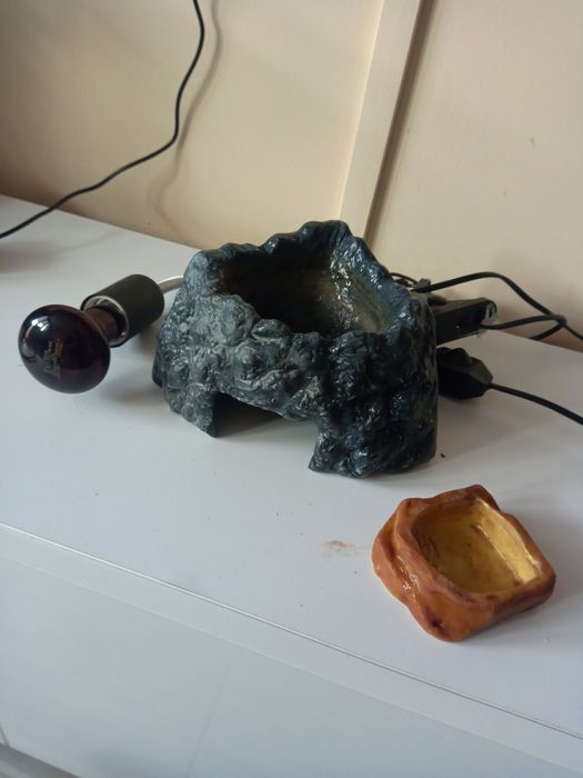 Skała pojemnik na wodę lampa