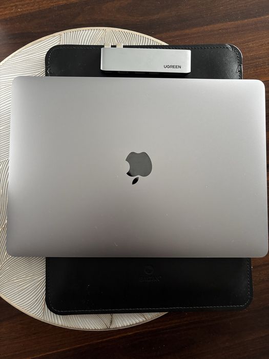 Sprzedam Macbooka M1 Pro A2338 z 2021 roku