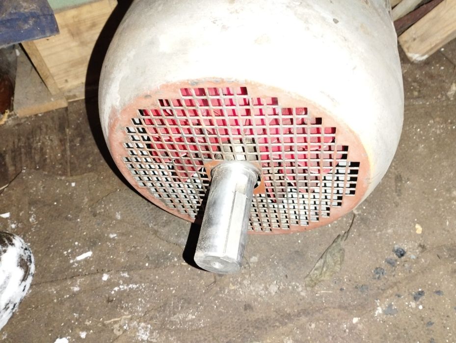 Електро двигун два вали і двох швидкісний 8,5/9,5кіловат