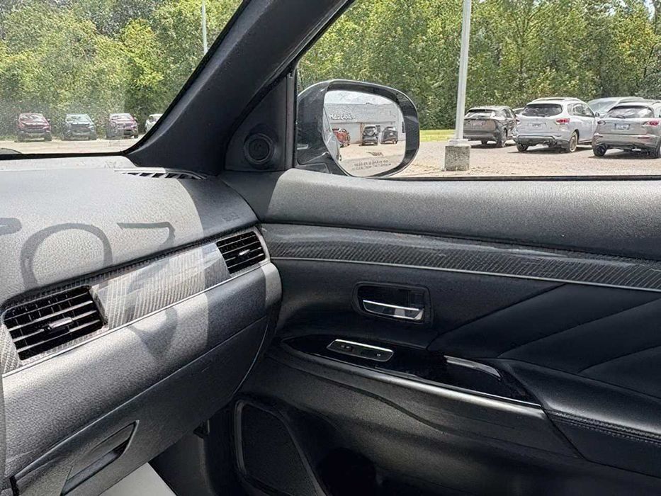 Mitsubishi Outlander Hybrid      2022